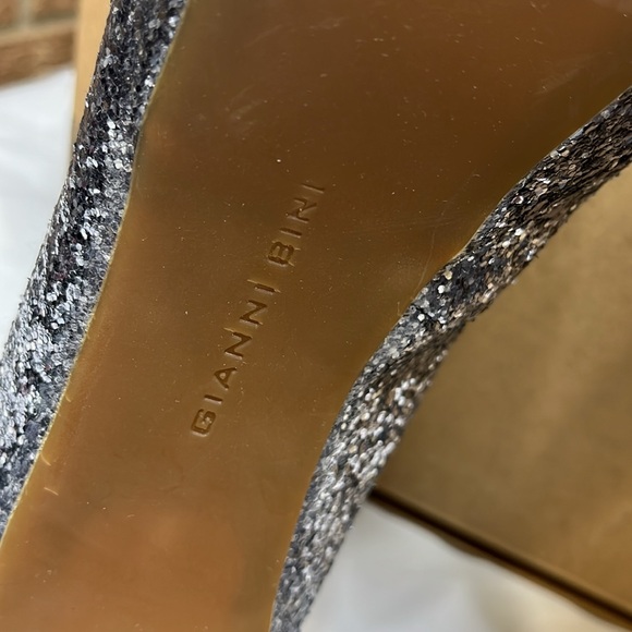 Gianni Bini Silver platform stiletto -*minor damage from stick on insole - 8 - Picture 7 of 9